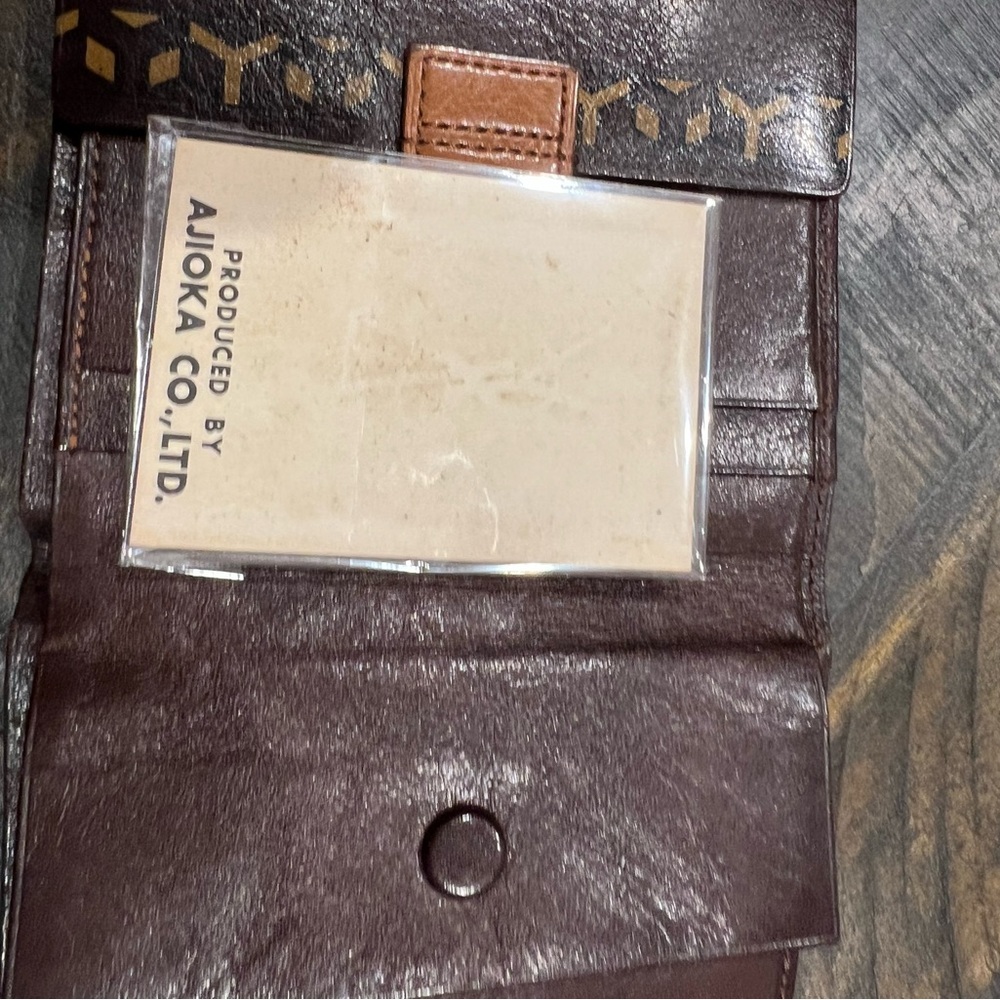 Yves Saint Laurent VINTAGE wallet EUC - Picture 6 of 7